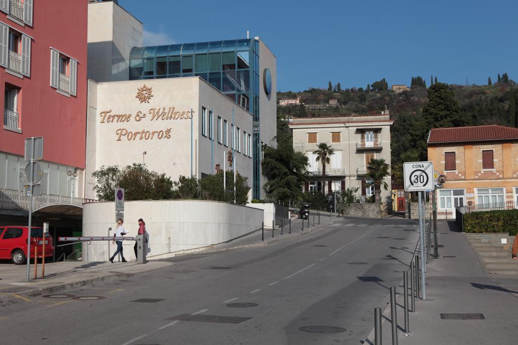 Apartments Morski Svet Portorose Esterno foto